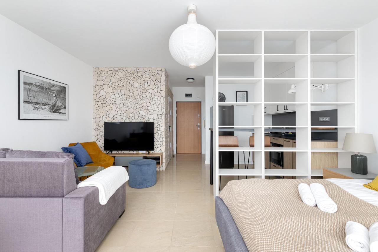 Sierpinskiego 1A - Studio With Balcony & Desk - Remote Work By Noclegi Renters Варшава Екстер'єр фото