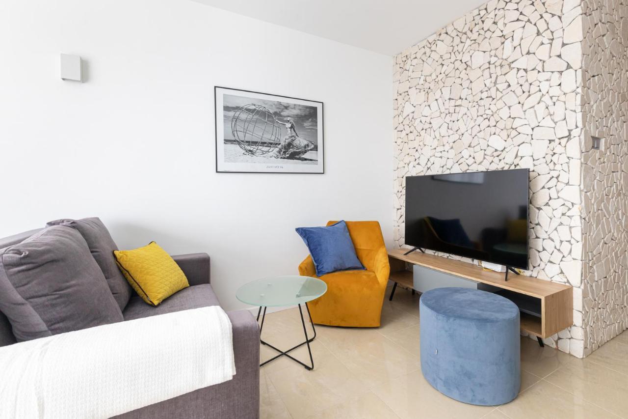 Sierpinskiego 1A - Studio With Balcony & Desk - Remote Work By Noclegi Renters Варшава Екстер'єр фото